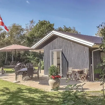 Feriehus 3 Bedroom Cozy In
